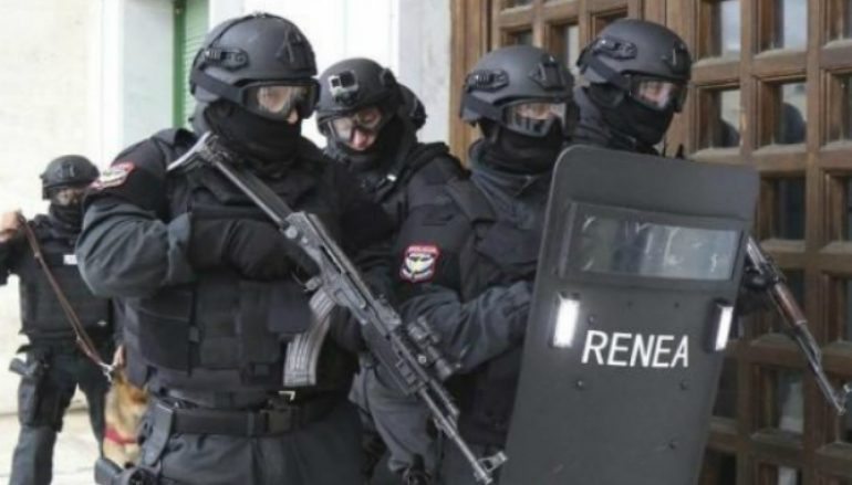 SNAJPER, KALLASHNIKOV DHE ARMË TË TJERA/ Pamje nga super-aksioni i FNSH e RENEA në Tiranë