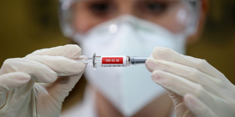 KORONAVIRUSI/ New York Times: Ja si funksionon vaksina e Sinovac (që po bëhet dhe në Shqipëri)