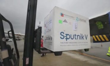 KORONAVIRUSI/ Serbia i dhuron Maqedonisë së Veriut 20 mijë doza "Sputnik V"