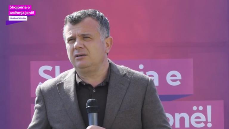 TAKIM ME GRATË NË FSHATIN TREGAN/ Balla: Nëse do që gjërat të ndryshojnë në Shqipëri, kërko mbështetjen e grave