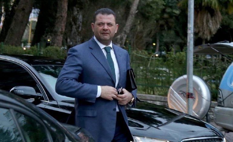 DHA DORËHEQJEN NGA MANDATI/ Tom Doshi LETËR: Iki nga deputet por jo nga PSD. Vendimin e mora…