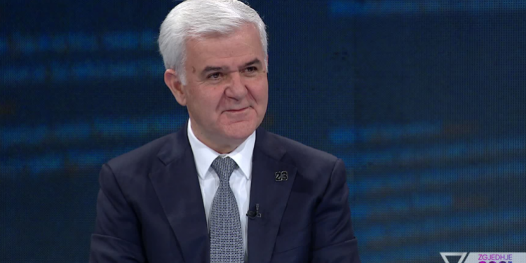 “PS, TREN ME SHUMË…”/ Xhafaj: Mund të hipë ndonjë që ëndërron të blejë ndonjë kostum të bëhet ministër…