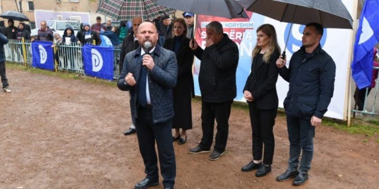 TRONDIT ME DEKLARATËN/ Xhelal Mziu: Na i tregoni njerëzit e dyshimtë, do ta pësojë njësoj si ai i Elbasanit (VIDEO)