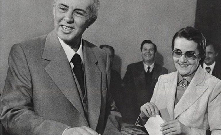 DOSSIER/ Fjala e Enverit para zgjedhësve në ’62: Planet tona nuk janë premtime boshe, siç bëjnë kandidatët për deputetë në vendet…