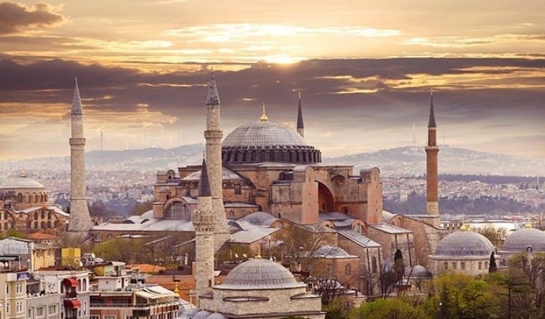 COVID-19/ Turqia synon turizëm të suksesshëm përmes certifikatave të sigurisë