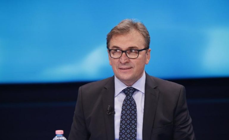 PASAPORTA JESHILE E COVID-19/ Brataj: Është shkelje e të drejtave të njeriut, askujt s’mund t’i mohohet lëvizja e lirë