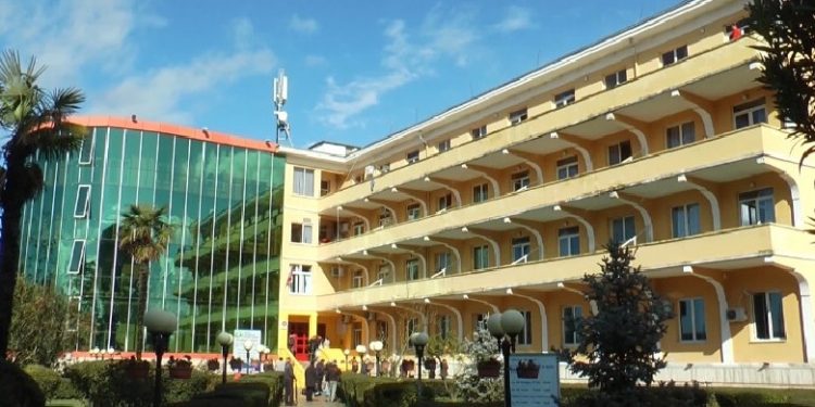 COVIDI NË SHQIPËRI/ Në 72 orë ka mbërritur vetëm një urgjencë nga rrethet, çfarë do ndodh me Senatoriumin