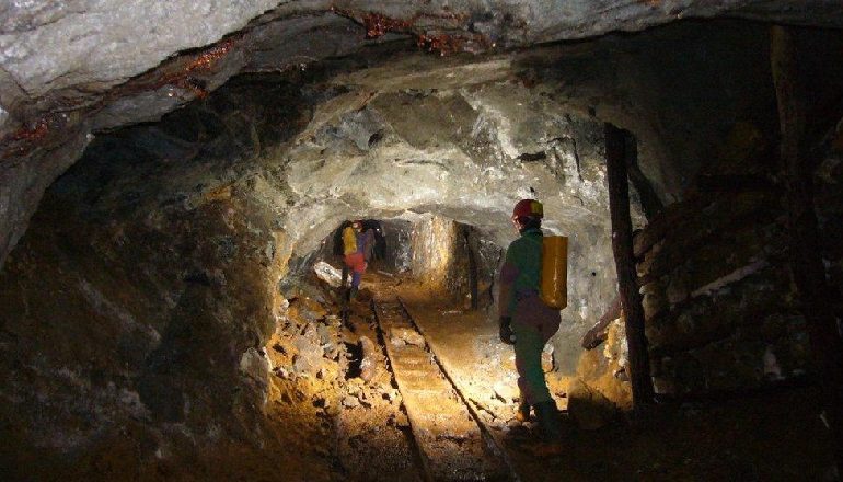 TRAGJIKE NË MINIERËN E BULQIZËS/ Një minator 27-vjeçar ka gjetur vdekjen pas shembjes së masivit shkëmbor