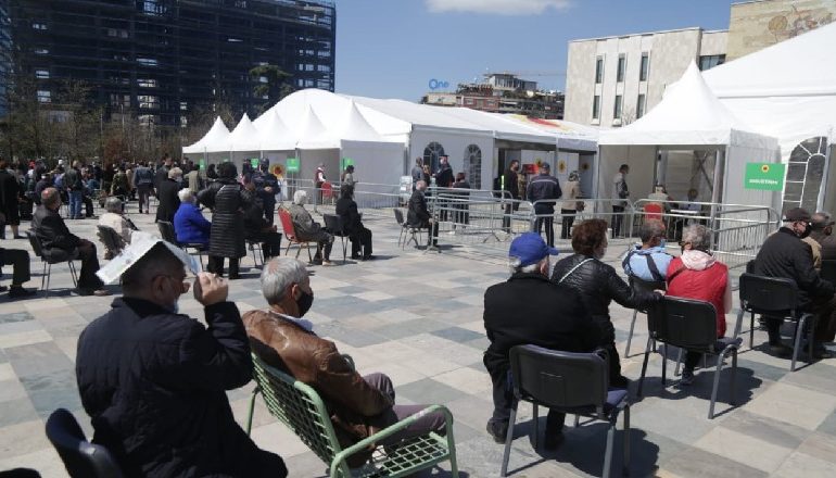“SHQIPËRIA BUZËQESH”/ 12.621 vaksinime sot në vend, në total që nga fillimi i fushatës janë kryer…