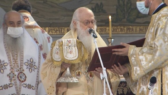 PASHKËT ORTODOKSE/ Kryepeshkopi Janullatos: Gjithmonë me shëndet, falje dhe gëzime… (VIDEO)