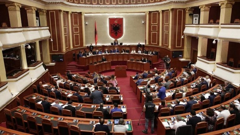 ME 97 VOTA PRO/ Parlamenti voton ngritjen e Komisionit Hetimor për “SHKARKIMIN” e Metës