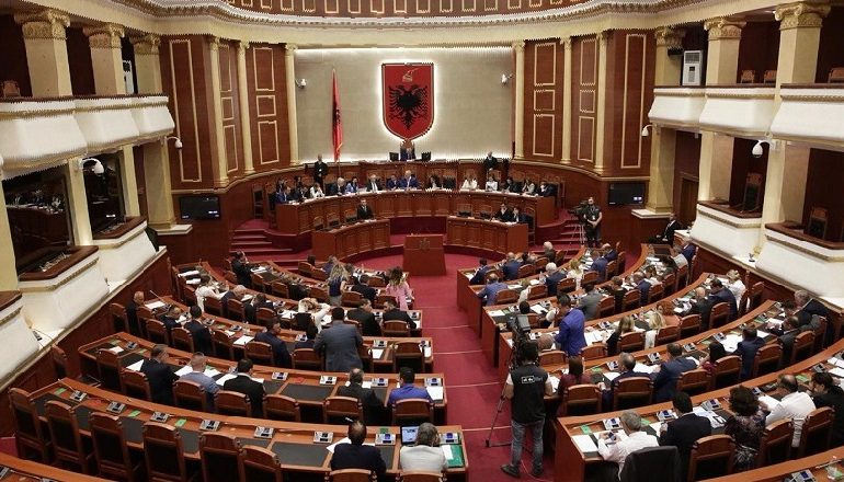 MBLIDHET KUVENDI/ Zbardhet rendi i ditës, një prej çështjeve ratifikimi i traktatit të ekstradimit me SHBA