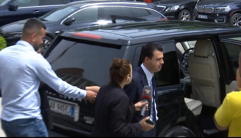DEMOKRATËT KËRKOJNË DORËHEQJEN PAS HUMBJES NË ZGJEDHJE/ Basha: Beteja do të vijojë deri në fitore