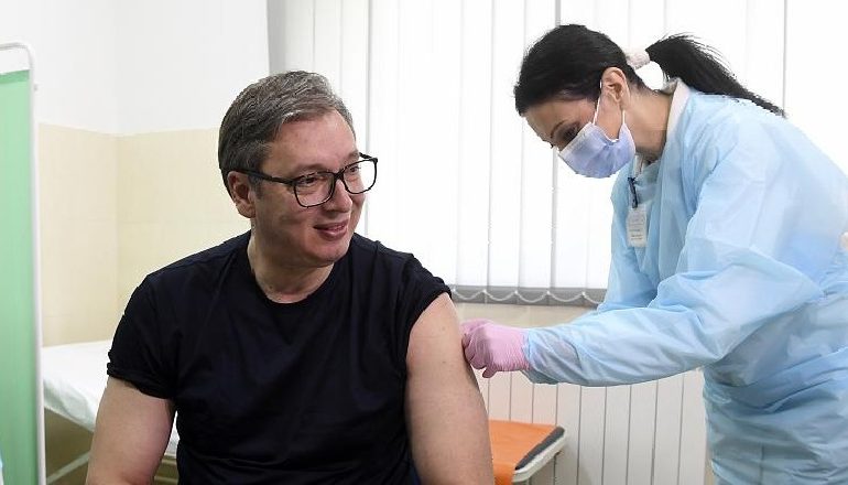 KORONAVIRUSI/ Serbia do të paguajë qytetarët që vaksinohen kundër COVID-19