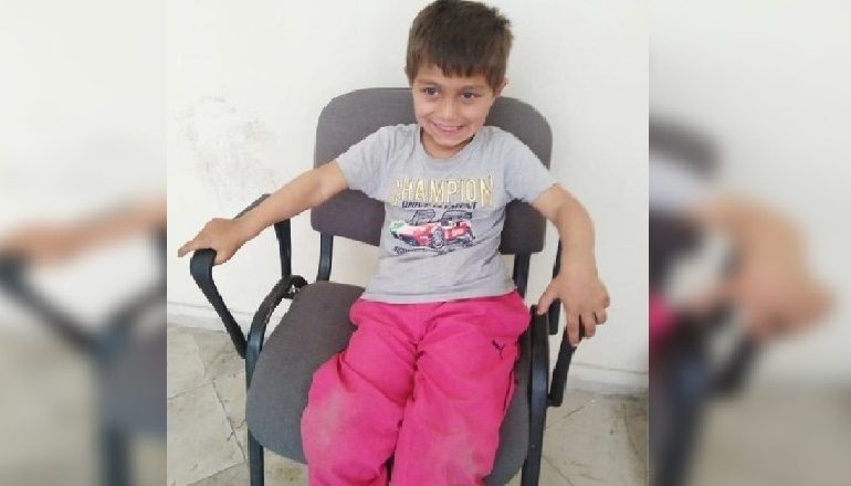U GJET I VETËM NË RRUGËT E TIRANËS/ Pas thirrjeve nga policia fëmija i dorëzohet familjes