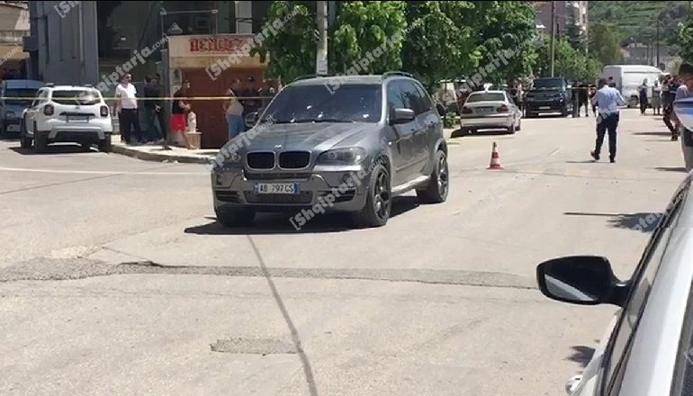 TË SHTËNA ME ARMË ZJARRI NË VLORË/ Policia drejt vendit të ngjarjes. Raportohet për një viktimë