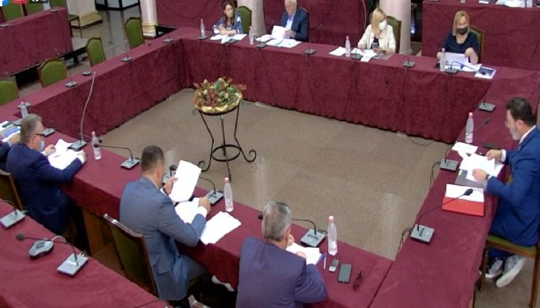 META REFUZOI PËRFUNDIMISHT TË PARAQITET/ Mblidhet sërish sot Komisioni Hetimor për shkarkimin presidentit