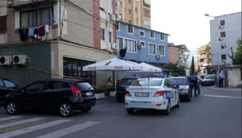 E FUNDIT/ Të shtëna me armë zjarri në Elbasan, dyshohet për një të VRARË