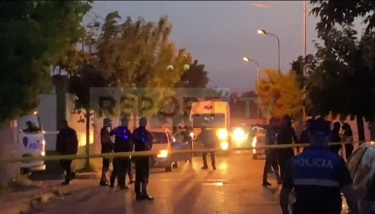 ATENTAT NË ELBASAN/ Ekzekutohet një person brenda në makinë, PLAGOSET edhe një vajzë