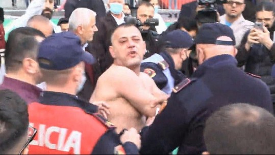 DALIN PAMJET/ Ja si tentoi të vetëdigjej me benzinë një person në ceremoninë e Fitër Bajramit në Tiranë