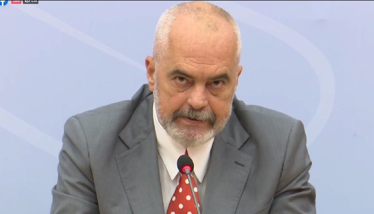 “NA PRISHIN IMAZHIN SI…”/ Rama për ata që shesin në rrugë: Janë rrezik për aksidente