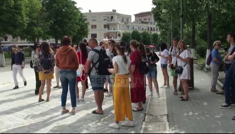 GJALLËROHET TURIZMI NË PRILL/ Rriten hyrjet e shtetasve të huaj