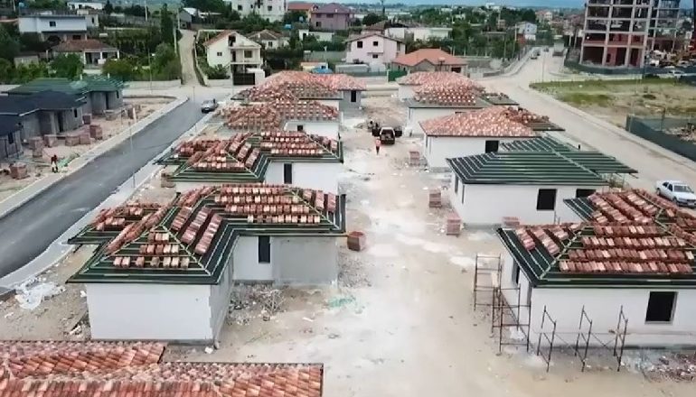 RINDËRTIMI/ Rama publikon VIDEON nga Thumana: Po merr formë përditë e më të plotë qyteza e bukur e Rilindjes