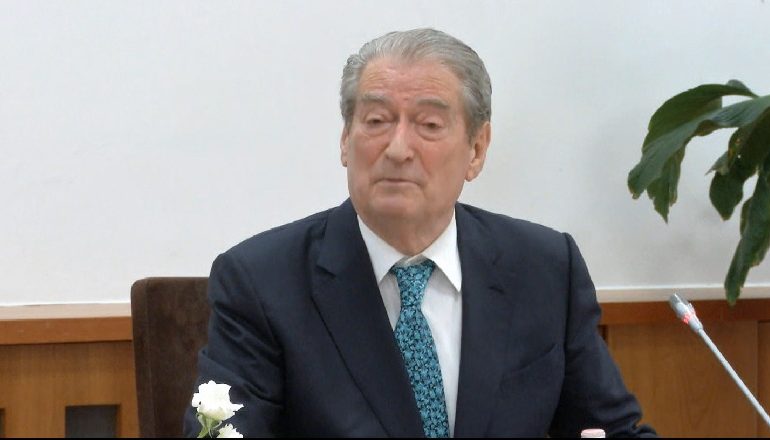 U SHPALL “NON GRATA”/ Sali Berisha SFIDON SHBA: Nxirrni prova në gjykatë, JO prova të MONTUARA te zyra e…
