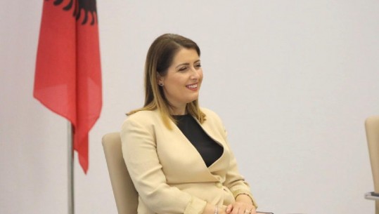PUNËSOHEN 39 MJEKË SPECIALISTË NË SPITALET RAJONALE/ Manastirliu: Do të krijojmë incentiva të reja financiare, fuqizojmë shërbimet e…