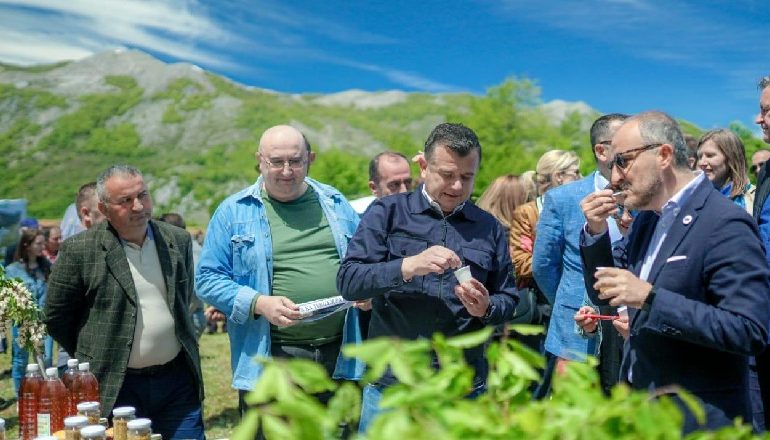 13 VJETORI I PARKUT KOMBËTAR SHEBENIK-JABLLANICË/ Balla: Me asfaltimin e rrugës parku do të jetë një nga zonat më të vizitueshme…
