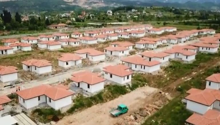 RINDËRTIMI/ Rama poston VIDEON nga lagjia e re Rilindja në Fushë-Krujë