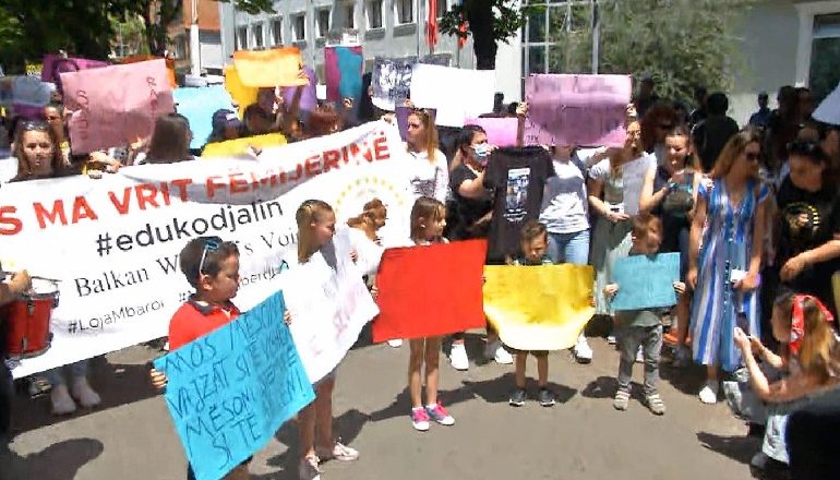 PROTESTA KUNDËR ABUZIMEVE SEKSUALE/ Kreu i KMSH: Raste të tilla duhen dënuar pa mëdyshje, kemi detyrim të reagojmë ndaj…