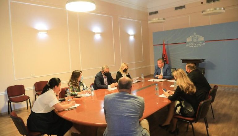 SEZONI TURISTIK/ Blendi Klosi: Të angazhuar që këtë vit të kemi…