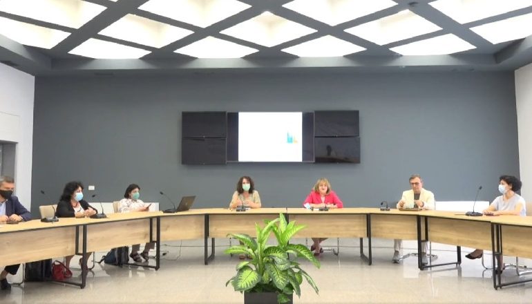 MASAT ANTI-COVID/ Komiteti Teknik i Ekspertëve: 1 qershor hiqet maska në ambientet e jashtme, ora policore…