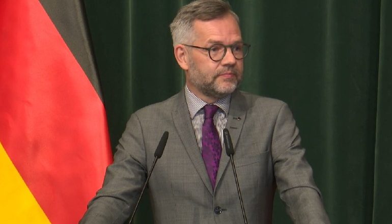 KONFERENCA ME RAMËN NË TIRANË/ Ministri Roth: SHqipëria ka shënuar rritje, ky është pozicioni gjerman! KE…