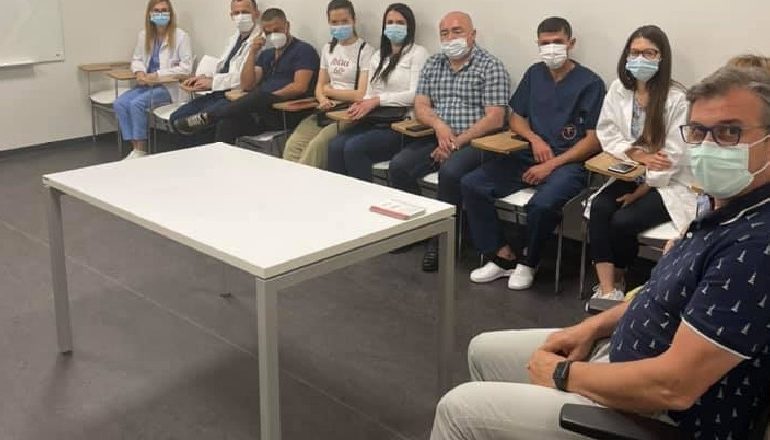TRAJNIMI I MJEKËVE NË SPITALIN E FIERIT/ Brataj: Një nga shërbimet që do ofrohet është trajtimi i goditjeve në tru