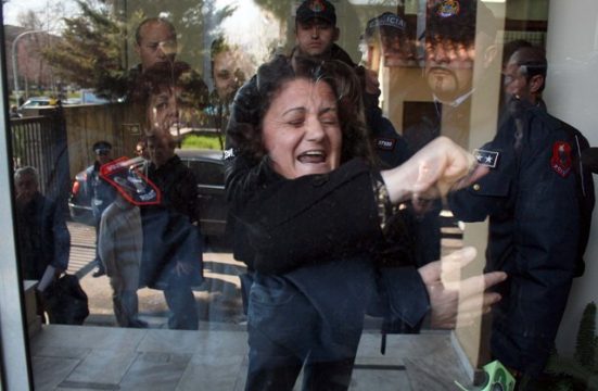 RIHAPJA E HETIMEVE NDAJ MEDIUT/ Nëna e 7-vjeçarit që ndërroi jetë në Gërdec: Lajm i mirë, motivi…