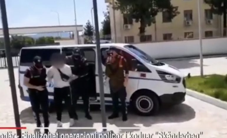 PLAGOSI ME ARMË ZJARRI DY 24-VJEÇARË/ Në pranga 36-vjeçari Enton Dushaj! Nën akuzë për…