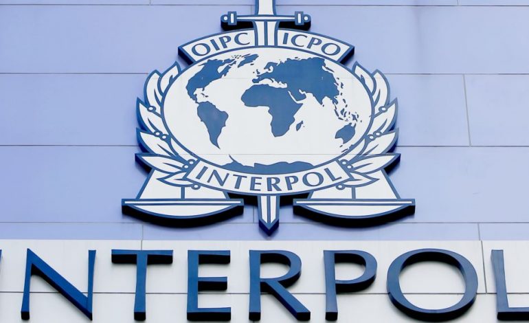 TË KËRKUAR E TË DËNUAR NË SHQIPËRI/ Kapen në Itali, Londër e Slloveni tre shqiptarët, mes tyre një grua