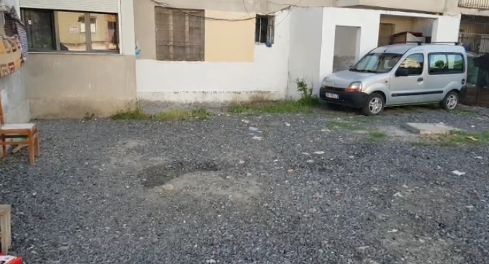 U GJET I VRARË NË RRUGË/ Viktima me damarë të prerë, detaje nga ngjarja në Elbasan. Ja vendi… (VIDEO)