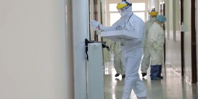 “VERA DO TË JETË E QETË”/ Epidemiologu: Variantet e reja dhe dimri do të rrisin rrezikun…