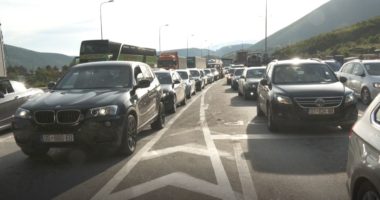 FLUKS NË MORINË/ Qytetarët kosovarë dhe maqedonas zgjedhin Shqipërinë si destinacion të fundjavës