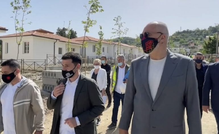 RINDËRTIMI/ Rama inspekton punimet në lagjen e re në Vaqarr: Perfekte, do dalë si zonë rezidenciale (VIDEO)