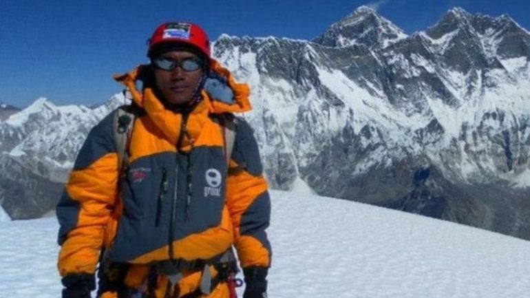 SHËNON REKORDIN/ Një burrë nga Nepali ngjitet për herë të 25 në malin Everest