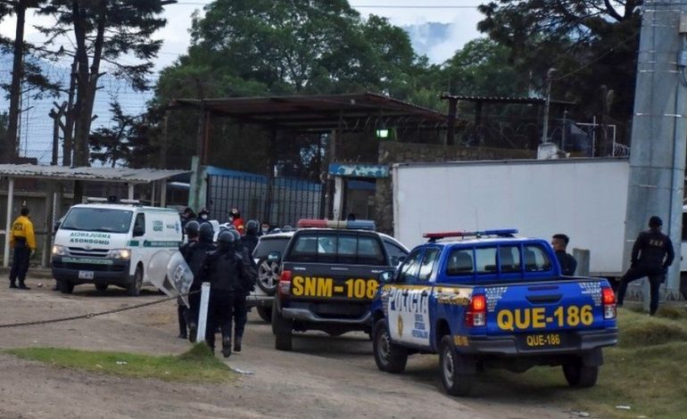 PËRPLASJE MES GRUPEVE RIVALE/ Katër të burgosurve u pritet koka në një burg në Guatemala