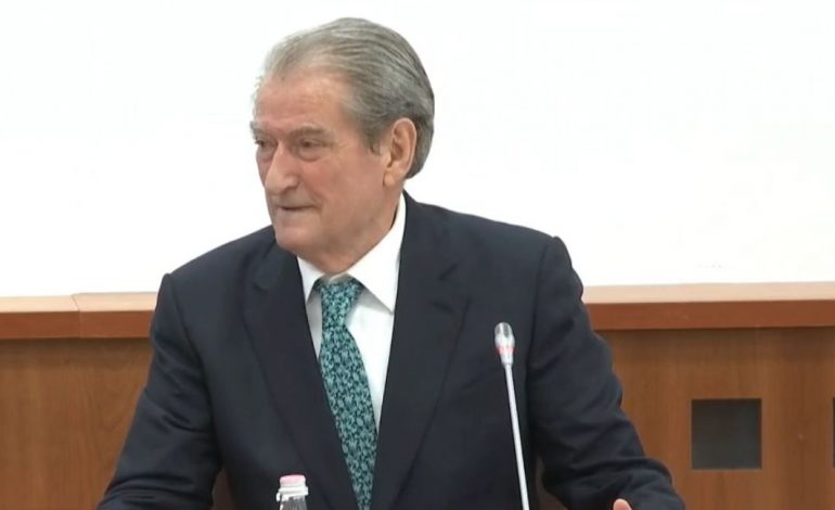 A KENI PENGUAR DREJTËSINË? Berisha: Fatmir Mediut i hoqa imunitetin pas Gërdecit, Meta iku vetë…