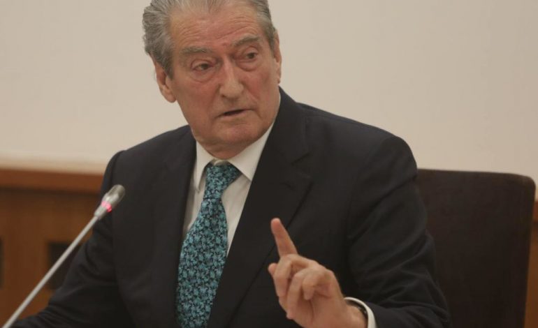 “NON GRATA”/ Analistët: Sanksionet ndaj Berishës mund ta ndihmojnë Partinë Demokratike