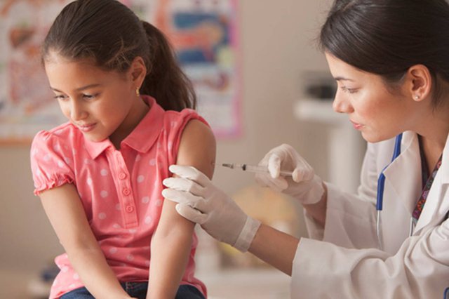VAKSINIMI/ Kanadaja autorizon vaksinën Pfizer për fëmijët 12-15 vjeç