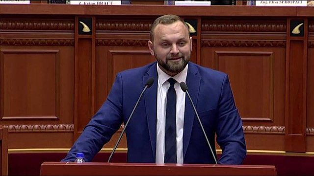 “PRESIDENTI I RAKISË”/ Valteri shpërthen ndaj Metës: Të ishte dënuar që kur lëpinte…