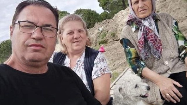 I VDIQËN PRINDËRIT DHE GJYSHJA NGA KËRPUDHAT/ Djali ngre dyshime: Po qeni pse ngordhi?